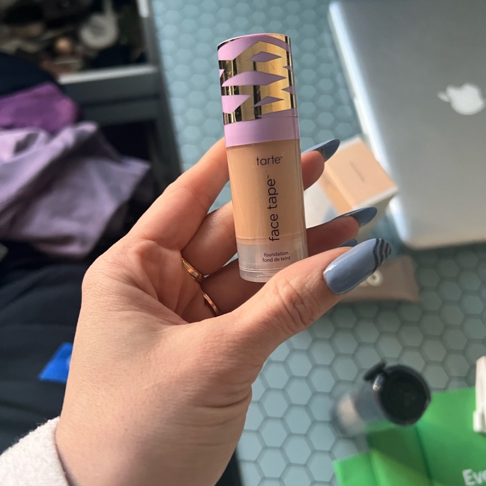 Face Tape Full Coverage Vegan Foundation Travel size, 29N light Medium Neutral